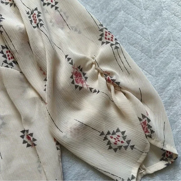 Torrid 3/4 Sleeve Sheer Mesh Tunic Blouse Cream Floral Pattern Size‎ 1X - Picture 8 of 8